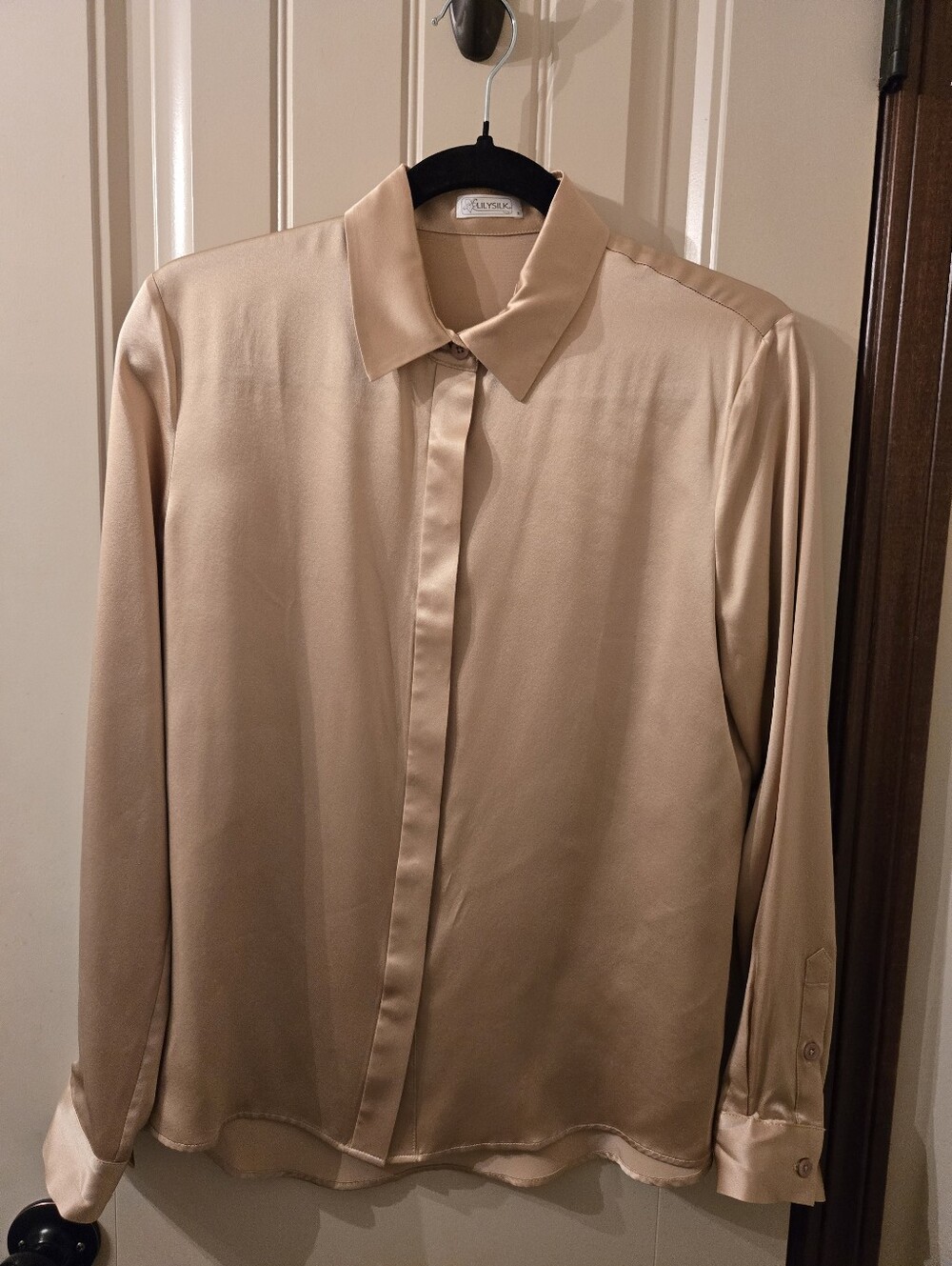 LilySilk Gold/Beige Size Small Shirt $60